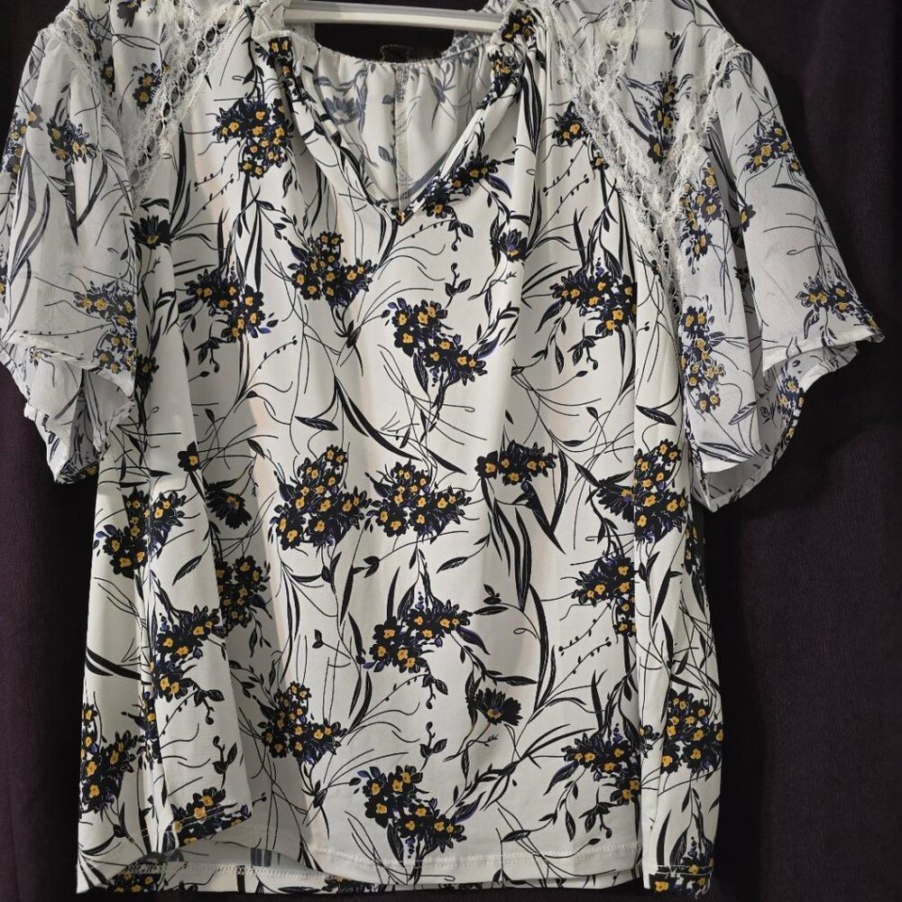 NWT Always Indigo BL & Yellow Floral over white Blouse M